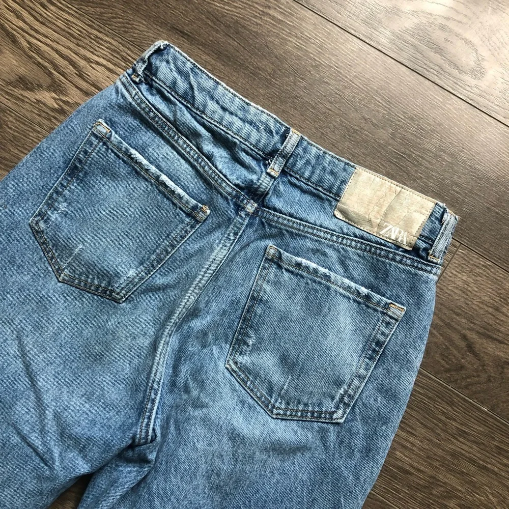 Zara High-Rise Distressed Jeans | Size 6 - Picture 9 of 10